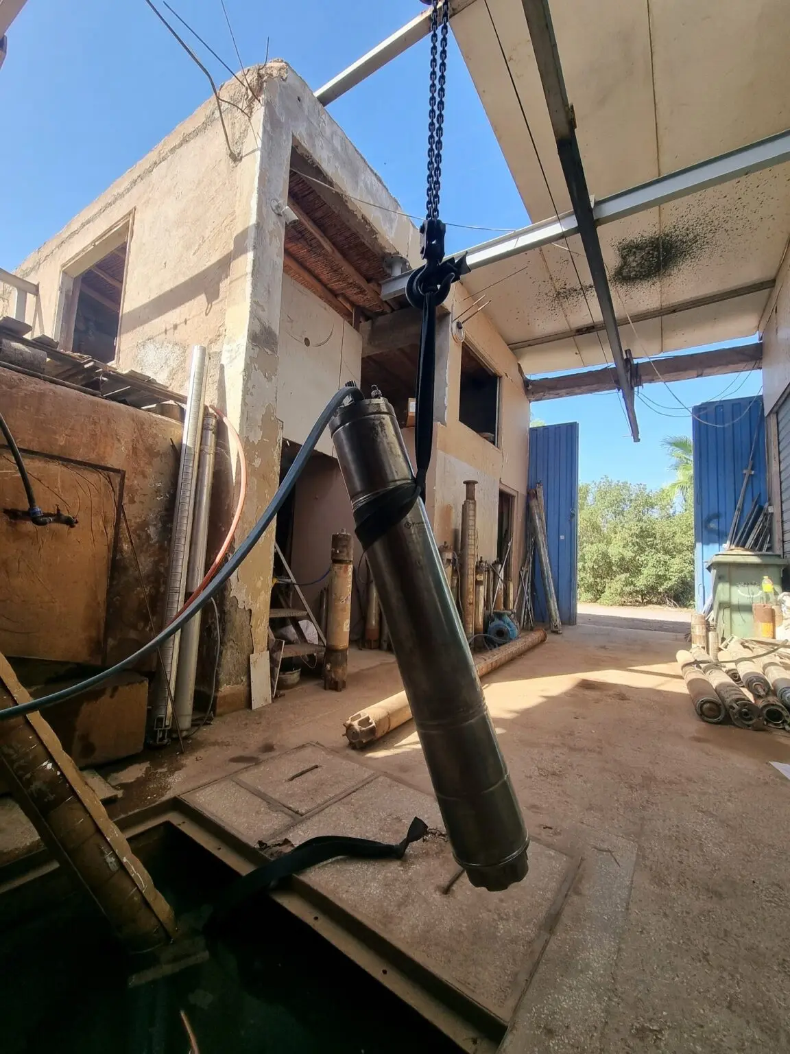 Moteur immergé réparé et préparé pour la livraison