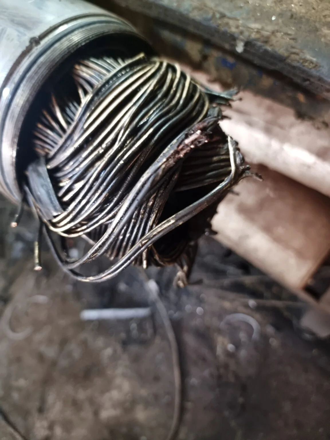Inspection des pièces internes d’un moteur immergé