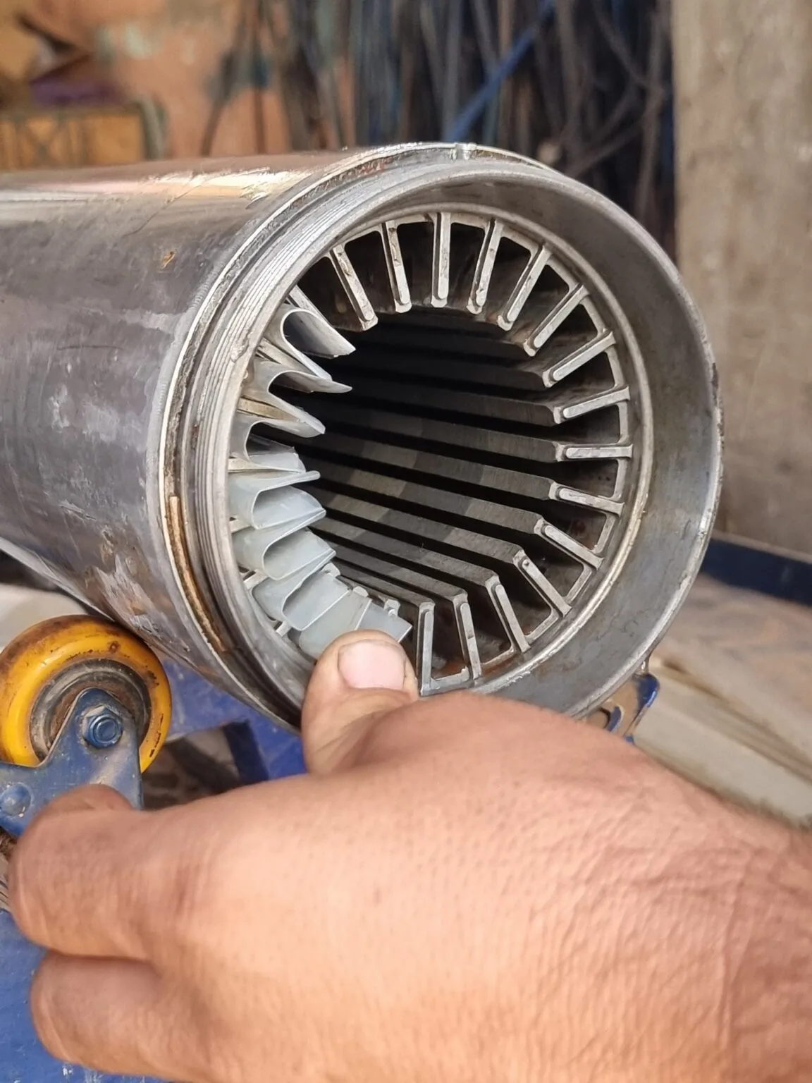 Préparation du stator pour le rembobinage